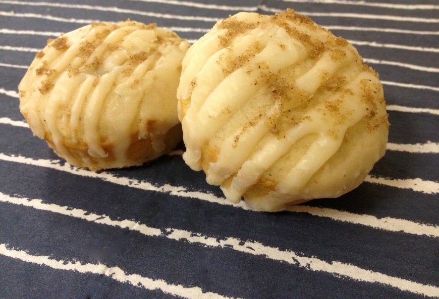 Cream Cheese Cinnamon Roll Muffins