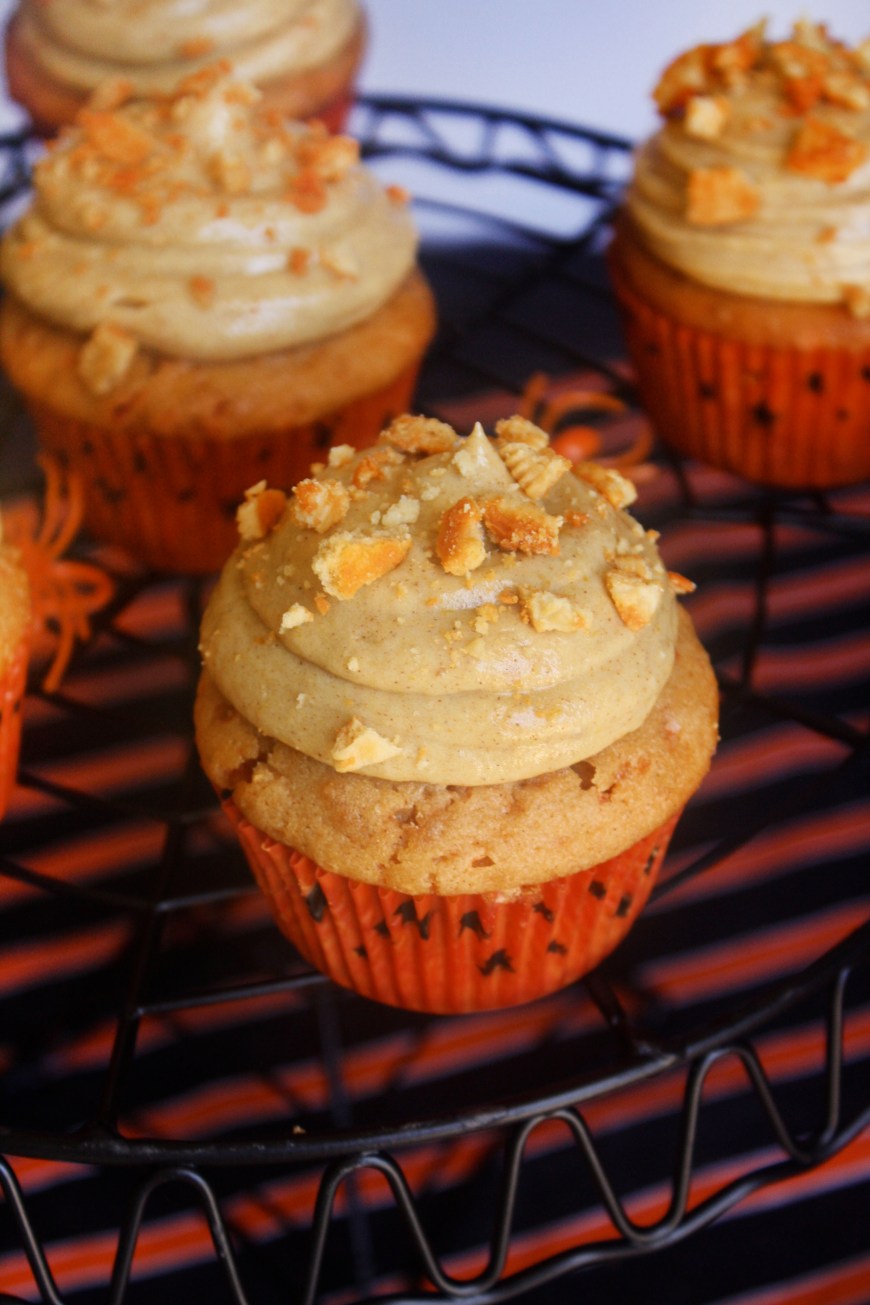 Pumpkin Spice Oreo Cupcakes 