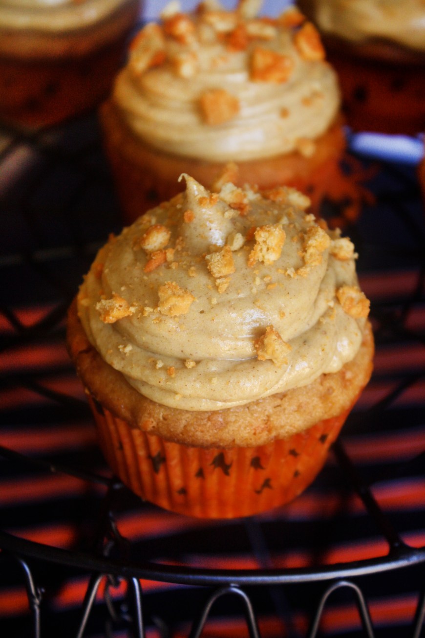 Pumpkin Spice Oreo Cupcakes 